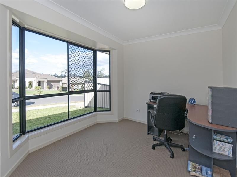 8 Eustace Circuit, Augustine Heights QLD 4300