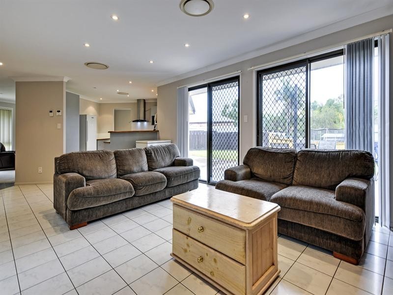 20 Carissa Court, Camira QLD 4300