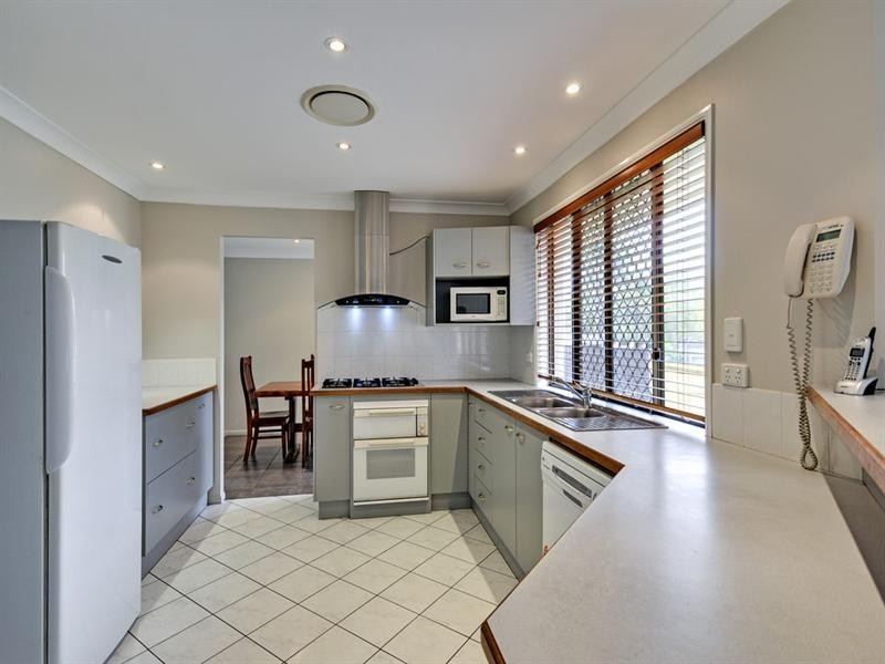 20 Carissa Court, Camira QLD 4300