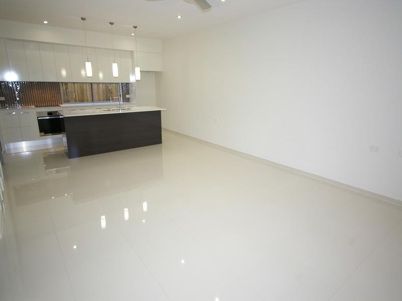 1and2/4 Willow Road, Redbank Plains QLD 4301