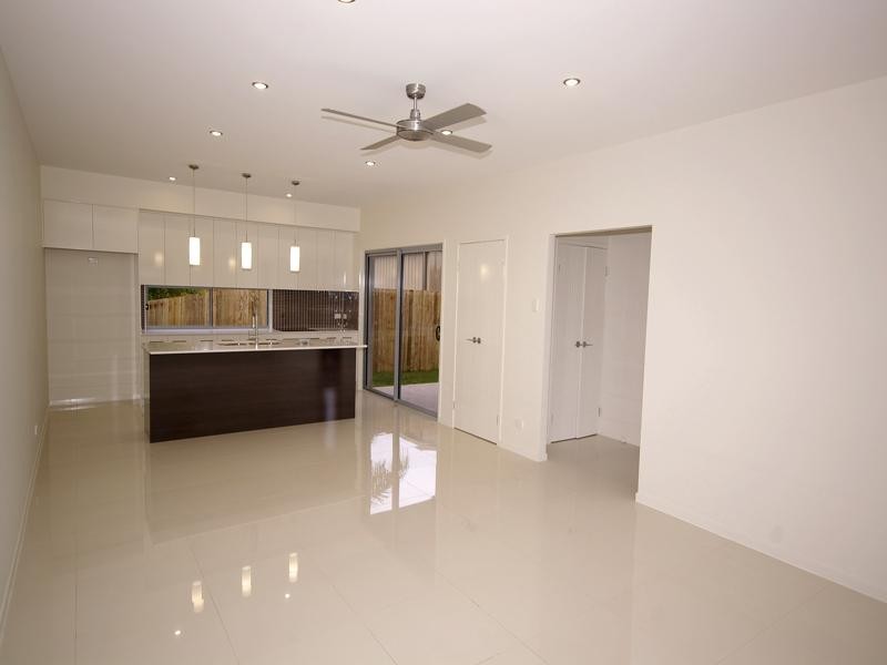 1and2/4 Willow Road, Redbank Plains QLD 4301
