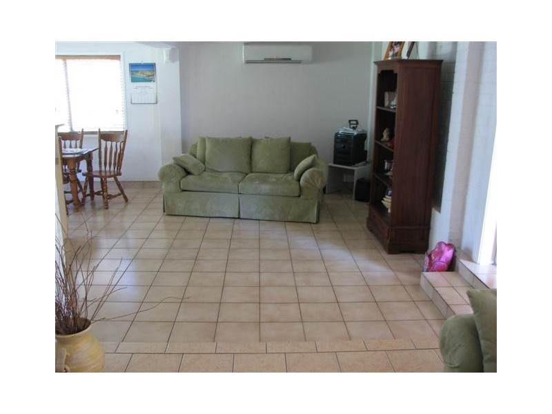 10 Poinsettia Parade, Varsity Lakes QLD 4227