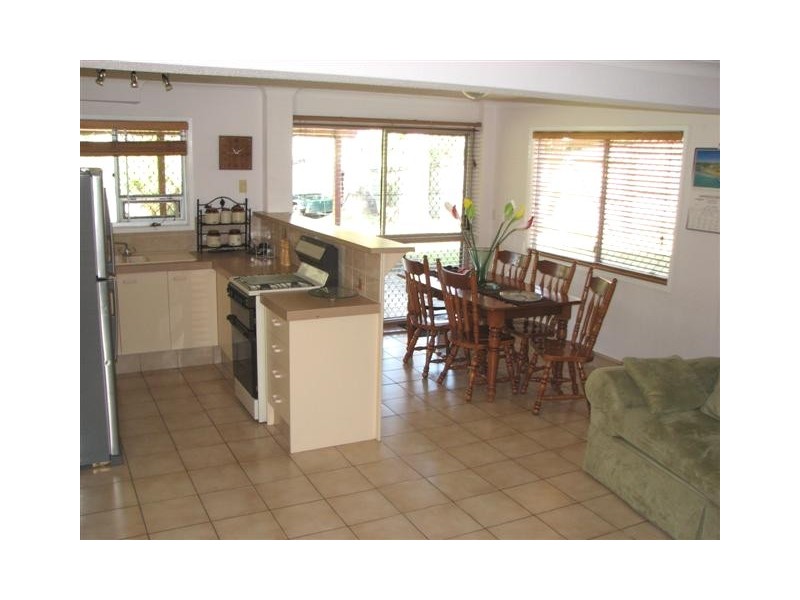 10 Poinsettia Parade, Varsity Lakes QLD 4227