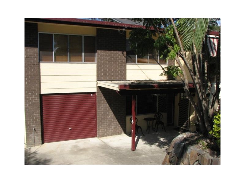 10 Poinsettia Parade, Varsity Lakes QLD 4227