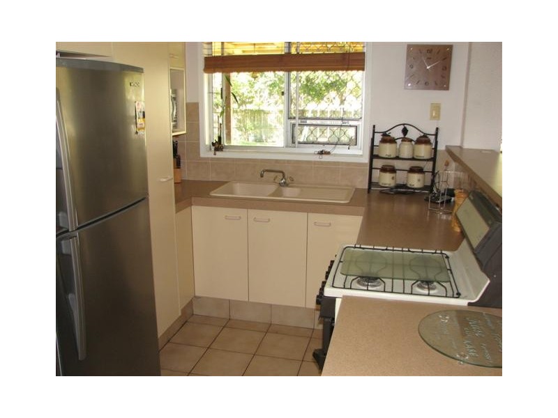 10 Poinsettia Parade, Varsity Lakes QLD 4227