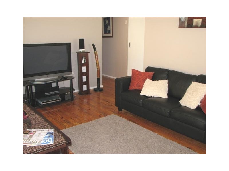 10 Poinsettia Parade, Varsity Lakes QLD 4227