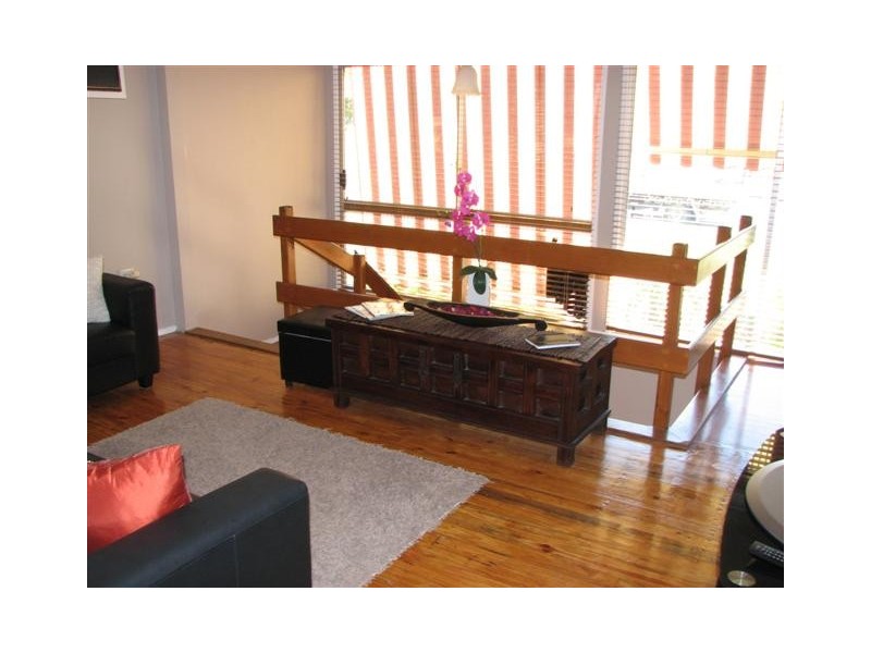 10 Poinsettia Parade, Varsity Lakes QLD 4227