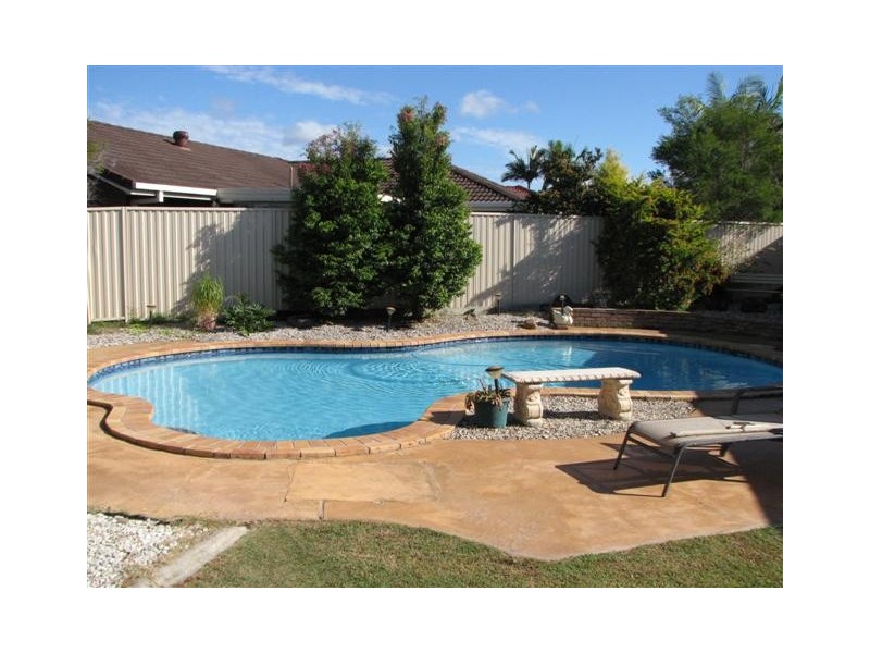 21 Honeywood Court, Burleigh Waters QLD 4220