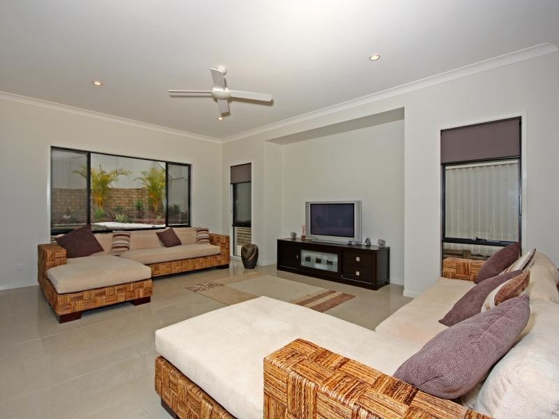 6 Rusty Plum, Reedy Creek QLD 4227