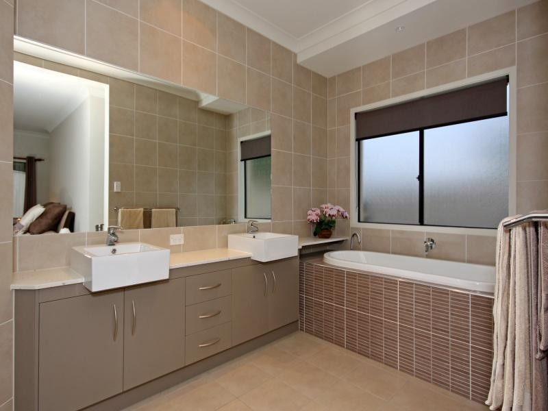 6 Rusty Plum, Reedy Creek QLD 4227