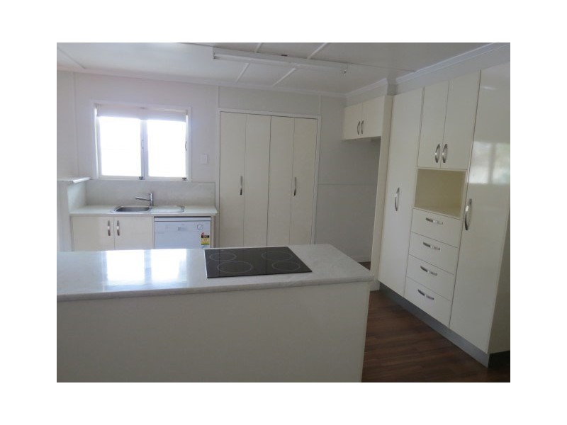 122 Currey, Roma QLD 4455