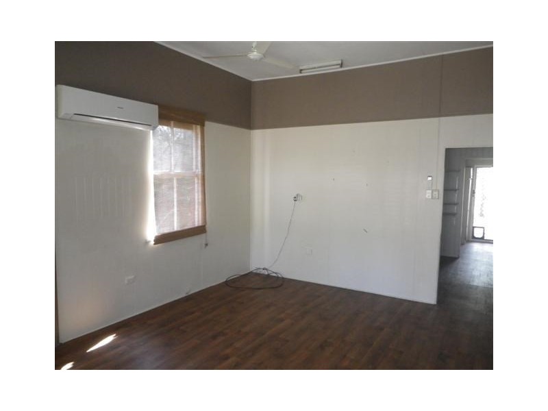 47 Northern Road, Roma QLD 4455