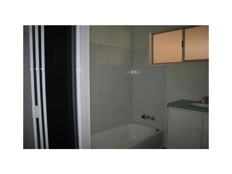 2 Elmer Street, Roma QLD 4455