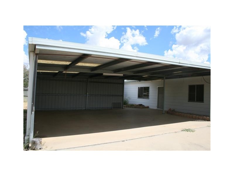 2 Elmer Street, Roma QLD 4455