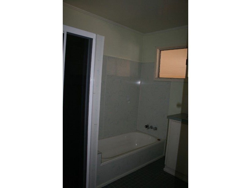 2 Elmer Street, Roma QLD 4455