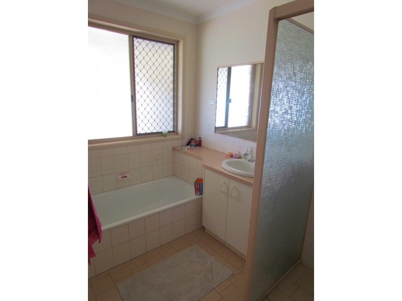 201 Charles Street, Roma QLD 4455