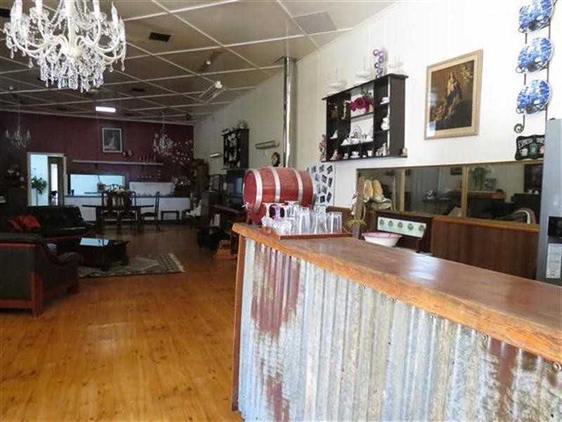 32 Cambridge Street, Mitchell QLD 4465