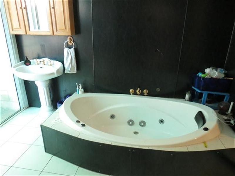 32 Cambridge Street, Mitchell QLD 4465