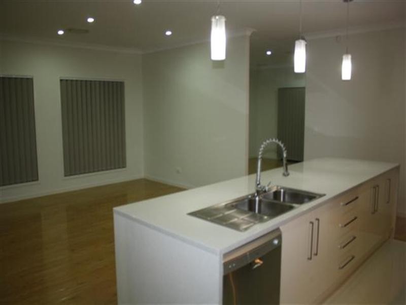 17 Beetson Drive, Roma QLD 4455