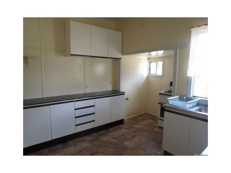 87 Hawthorne Street, Roma QLD 4455