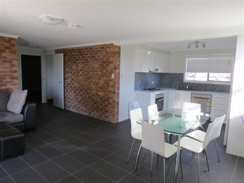 2/105 Bowen, Roma QLD 4455