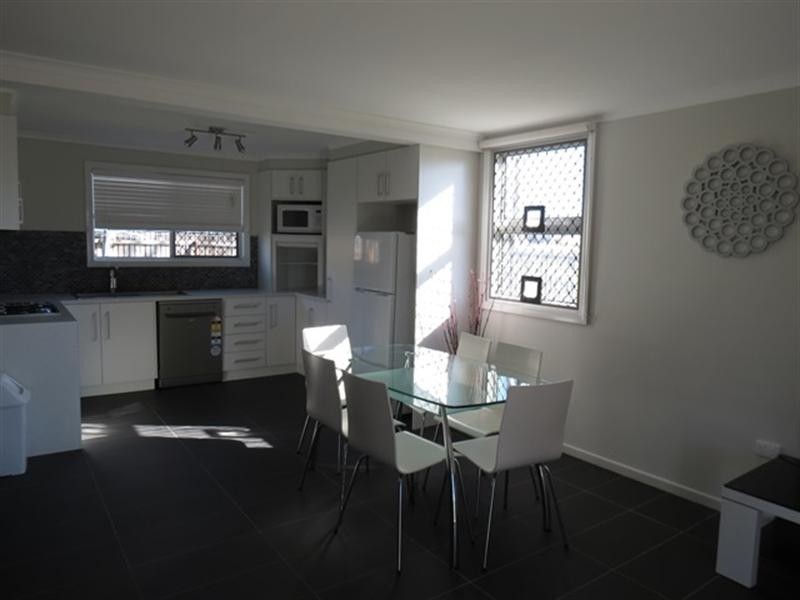 2/105 Bowen, Roma QLD 4455