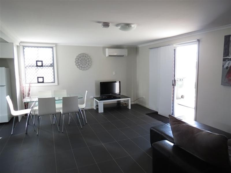 2/105 Bowen, Roma QLD 4455