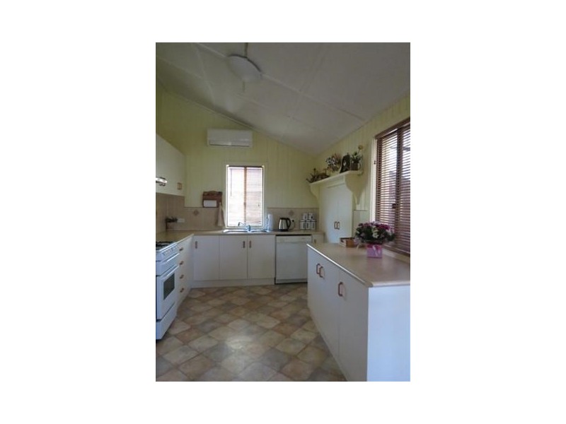 41 Northern Road, Roma QLD 4455