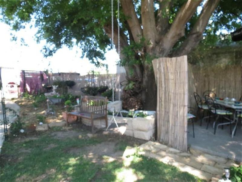 32 Cambridge Street, Mitchell QLD 4465