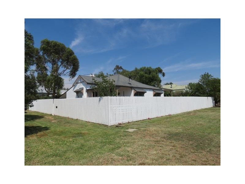 9 Albert Street, Roma QLD 4455