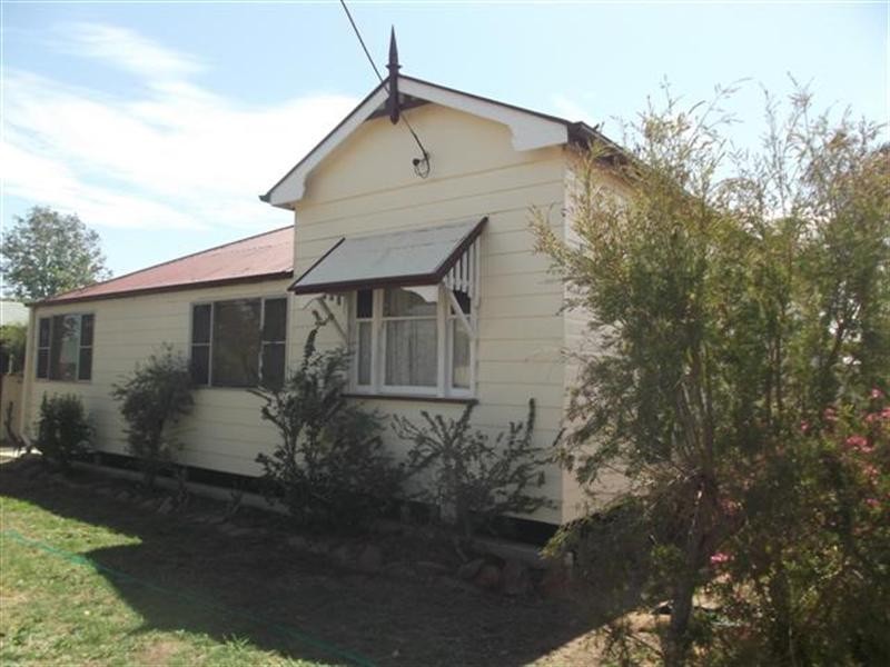 22 Feather Street, Roma QLD 4455