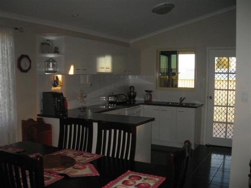 26 South Street, Roma QLD 4455