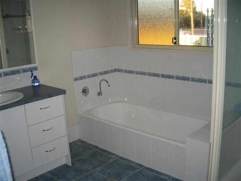 26 South Street, Roma QLD 4455