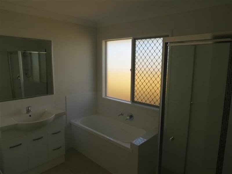 230 McDowall Street, Roma QLD 4455