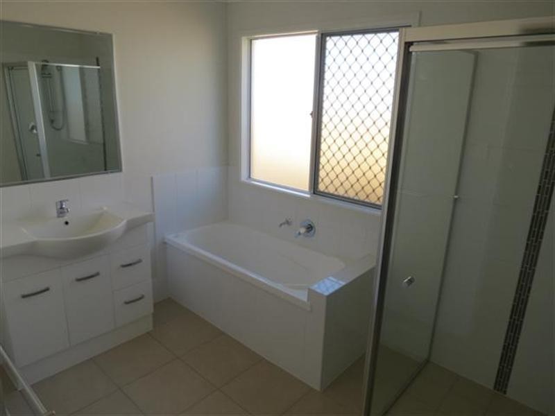 230 McDowall Street, Roma QLD 4455