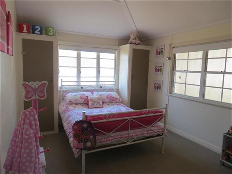 9 Timbury Street, Roma QLD 4455