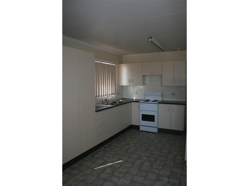 6 Fowles Street, Roma QLD 4455