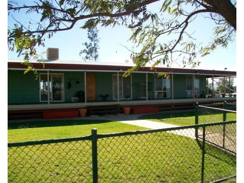 166 Duke Street, Roma QLD 4455