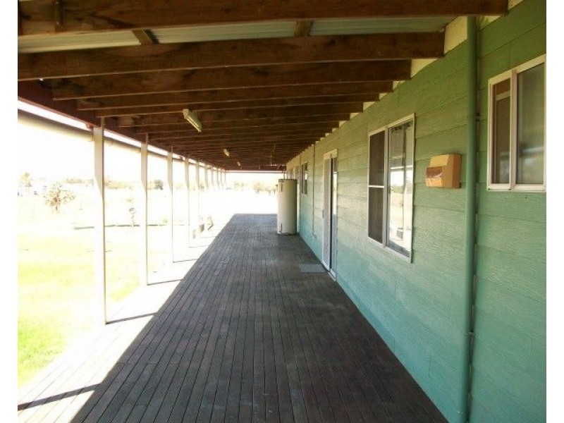 166 Duke Street, Roma QLD 4455