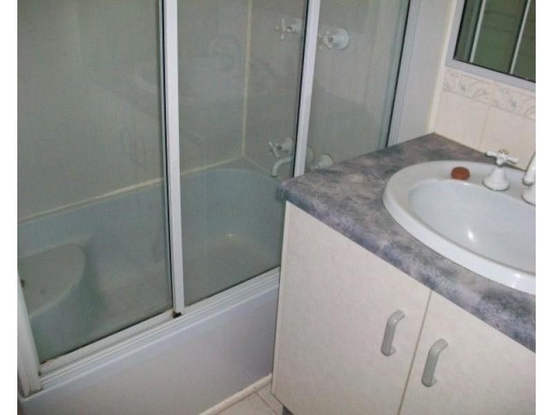 166 Duke Street, Roma QLD 4455