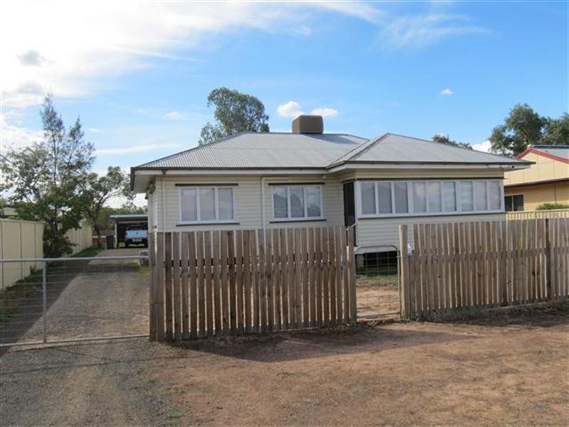 11 Saunders Street, Roma QLD 4455