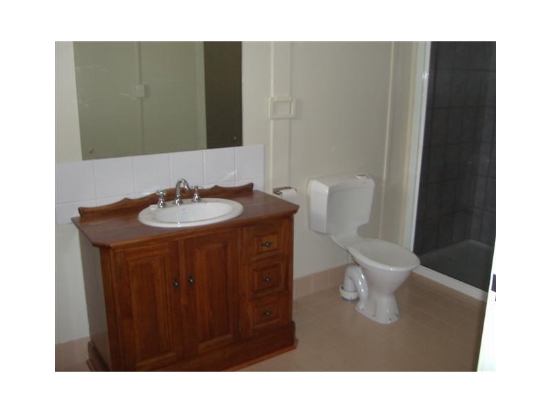 8 Lewis Street, Roma QLD 4455