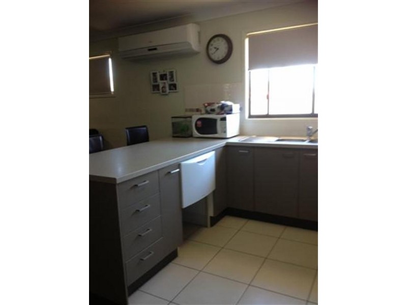 64 Hawthorne Street, Roma QLD 4455