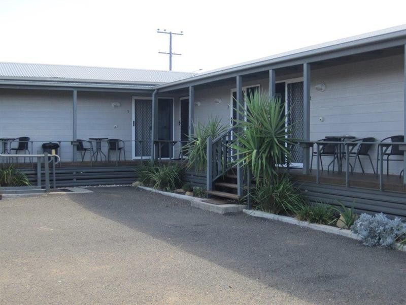 17-19 Station Street, Injune QLD 4454