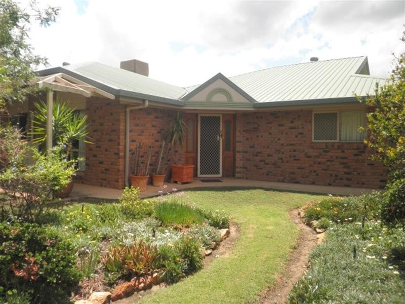 8-10 Elanora Street, Roma QLD 4455