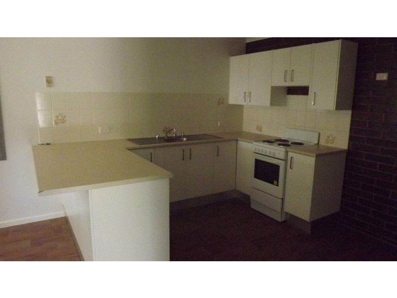 1/15 Roma Crescent, Roma QLD 4455