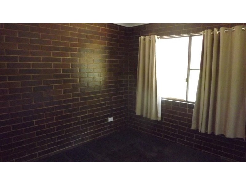 1/15 Roma Crescent, Roma QLD 4455