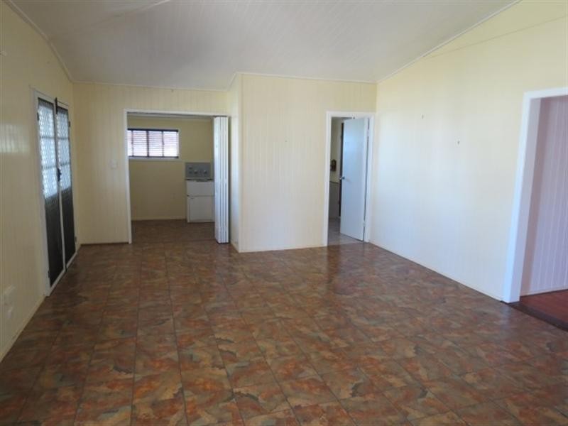 96 Chrystal Street, Roma QLD 4455