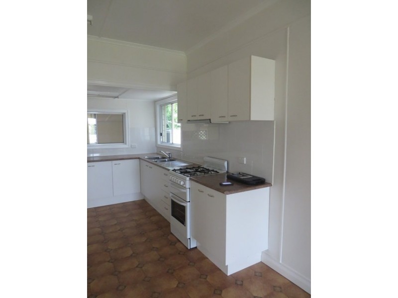 2 Saunders Street, Roma QLD 4455
