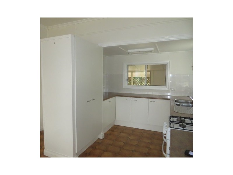 2 Saunders Street, Roma QLD 4455